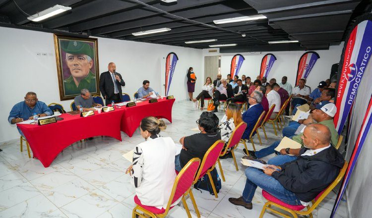 La mitad de los directivos del CEN del PRD será cambiada. Archivo