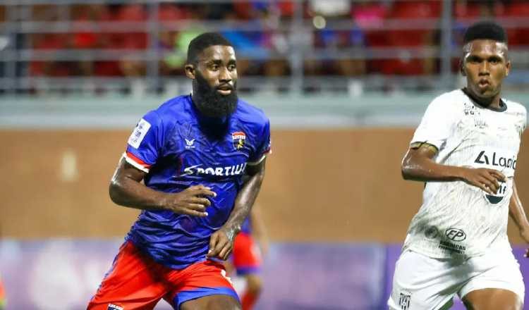 Everardo Rose del Plaza Amador (Izq.) y Héctor Hurtado del CAI chorrerano.