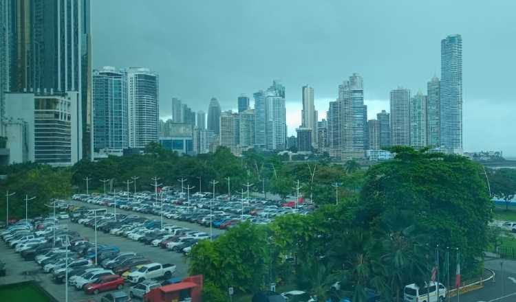 A pesar de que ha sido un año con crecimiento mayor a 2024, todavía hay contención del gasto y una alta tasa de desempleo. Archivo