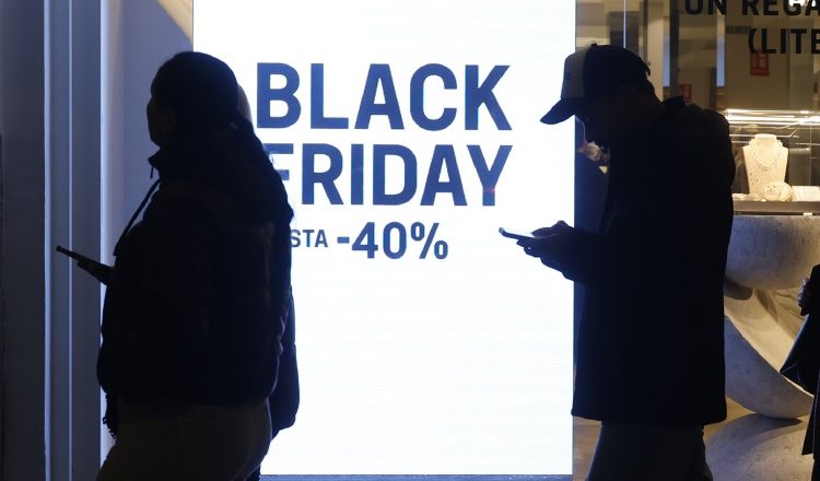 El 'Black Friday', es una oportunidad para que el comercio minorista impulse sus ventas.  EFE / Juanjo Martín