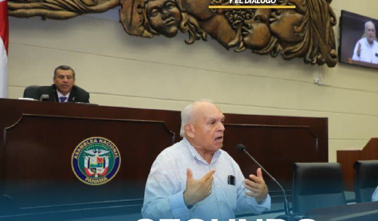 Uno de los beneficiarios del proyecto durante la discusión en segundo debate en el Pleno de la Asamblea, el pasado 1 de octubre. Cortesía