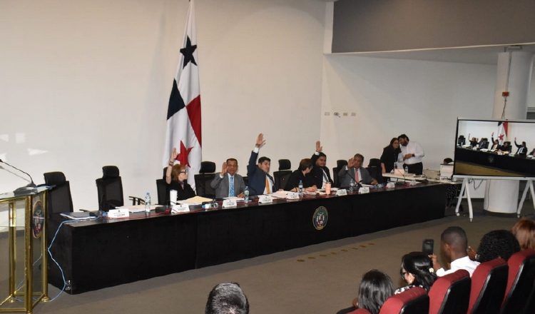 Votación en la Comisión de Educación.  Cortesía 