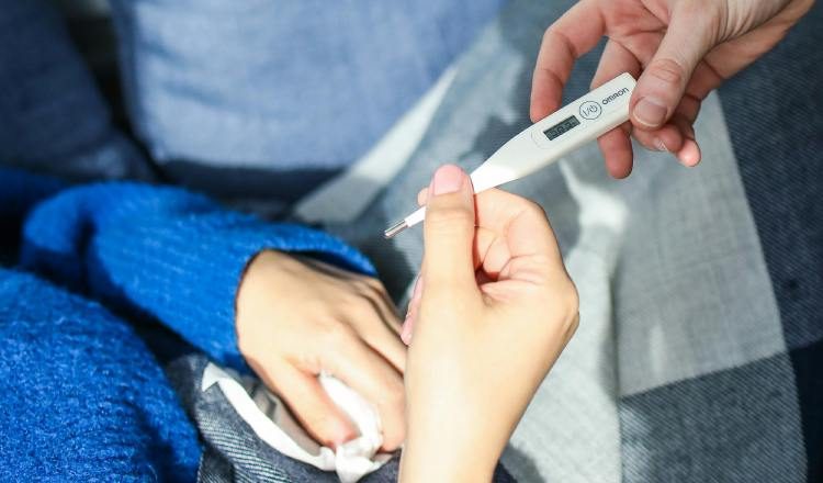 Si se presentan cuadros de fiebre durante la enfermedad la recomendación es quedarse en casa. Foto ilustrativa