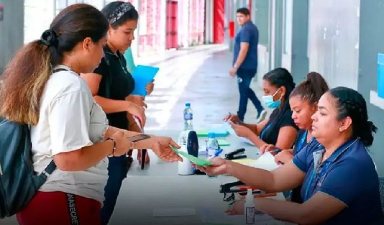 Es necesario que los jóvenes conozcan las necesidades del mercado laboral antes de elegir su futuro profesional.  Cortesía