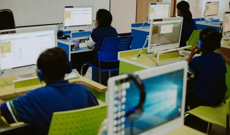 El interés de las autoridades educativas es que los estudiantes cuenten con sus computadoras en el año escolar que inicia en marzo. Foto ilustrativa