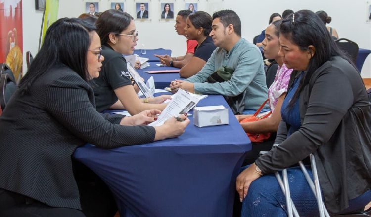 La generación de empleos comienza a dar señales de recuperación, luego de que en años anteriores no marchara acorde al crecimiento. Cortesía