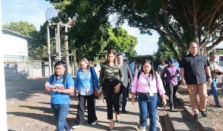 El pasado 5 de febrero, la diputada Alexandra  Brenes realizó la visita al albergue de Tocumen que ha generado este nuevo escándalo. Archivo