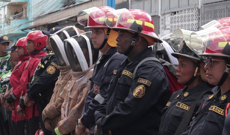 Los bomberos hicieron su presentación este jueves. Cortesía