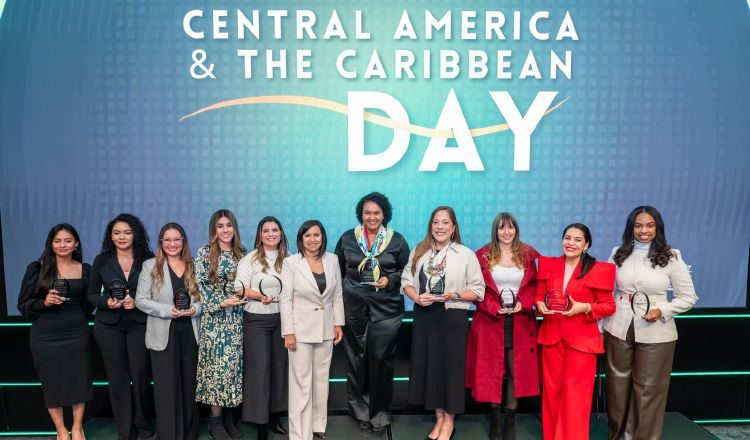 El liderazgo y trayectoria profesional de dos panameñas fue reconocido en el escenario más influyente de la industria minera. Cortesía