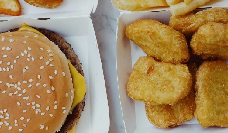 El etiquetado frontal se pide como advertencia por el exceso de azúcares, grasas y aditivos.  Foto ilustrativa