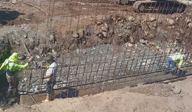 Fuera del programa, contratistas del MOP están construyendo 15 zarzos en la comarca Ngäbe Buglé. Cortesía