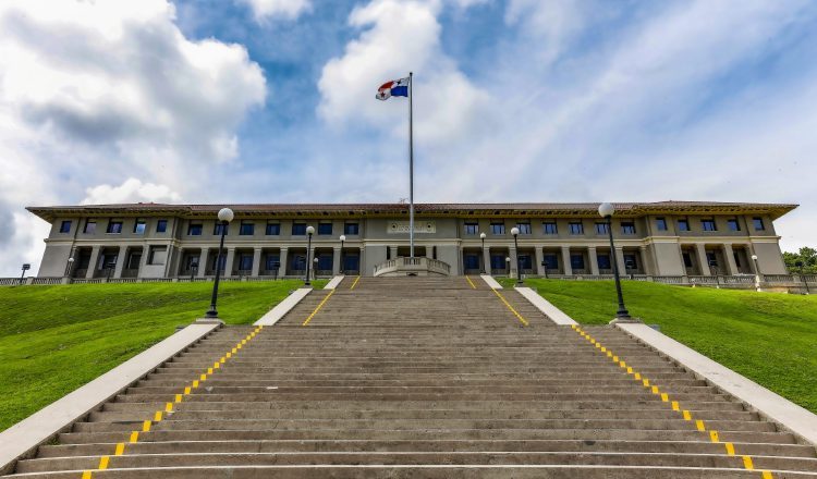 El edificio de la administración del Canal de Panamá fue inaugurado el 15 de julio de 1914 y tuvo un costo de $879,000.  Cortesía