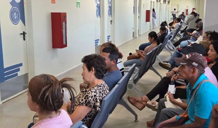 La necesidad de especialistas es más evidente en el interior, lo que obliga a los asegurados a desplazarse para buscar atención. Cortesía