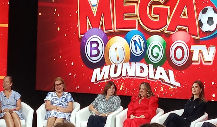 La primera dama, Maricel de Cohen juntó a los patrocinadores del bingo. Foto: CE