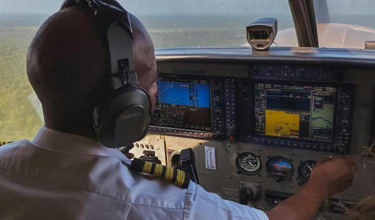 El principal déficit de controladores aéreos lo enfrenta el Centro de Control de Tránsito Aéreo, en el que laboran 63 profesionales. Foto ilustrativa