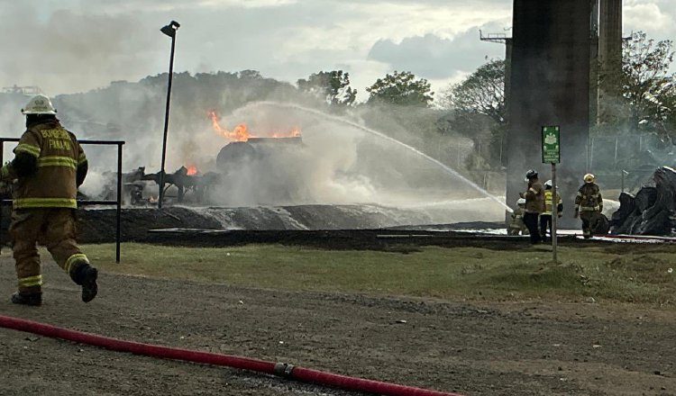 Alrededor de 75 personas participaron para controlar el fuego. Cortesía
