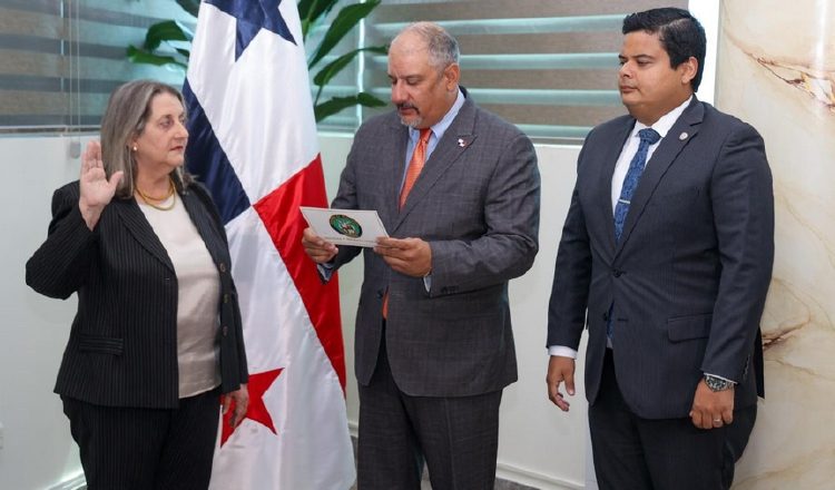 Momento en que Ángela Russo toma posesión como Defensora del Pueblo para el periodo 2026-31. Cortesía