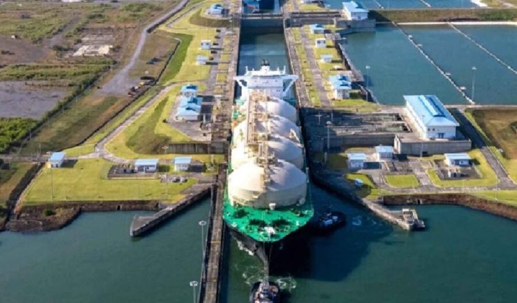 El tercer juegos de esclusas, inaugurado hace 10 años, en junio de 2016, ha permitido que más barcos gaseros crucen el Canal. Cortesía