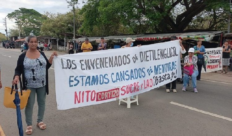 A lo largo de dos décadas, han sido constantes las protestas de víctimas, sobrevivientes y familiares de los envenenados por el dietilenglicol, peleando por mejor atención. Archivo