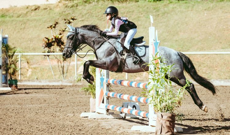 Daniela Lauria y Nube, de  preinfantil B (0.80 cm), en acción. Foto: Mónica González (QEP).