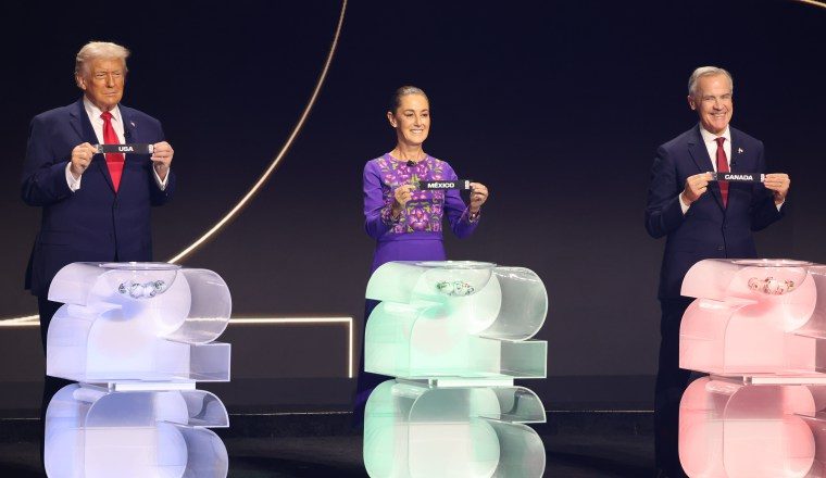 Donald Trump (i), la presidenta de México, Claudia Sheinbaum (c), y el primer ministro de Canadá, Mark Carney.