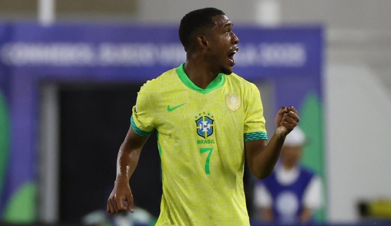 Brasil presenta a Rayan, un joven delantero de 19 años. Foto:EFE