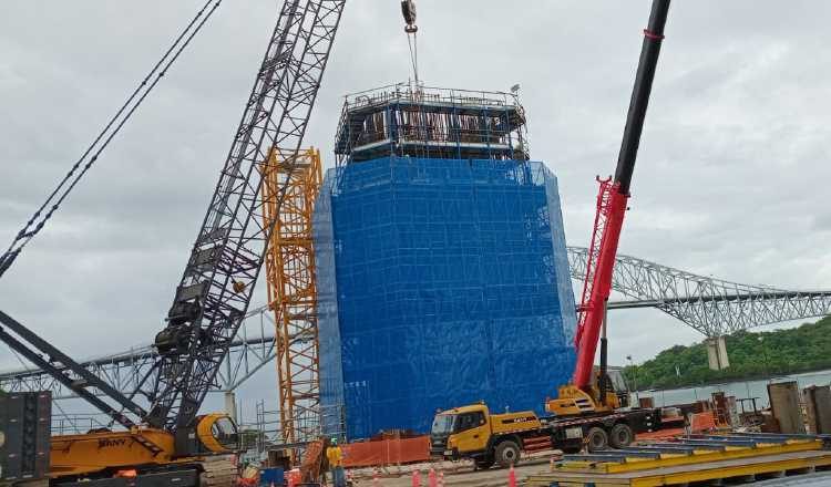 Así luce la construcción de la torre principal de lado este, que alcanza 18 metros de altura. Son 184 metros que se elevará cuando esté lista. Pancho Paz