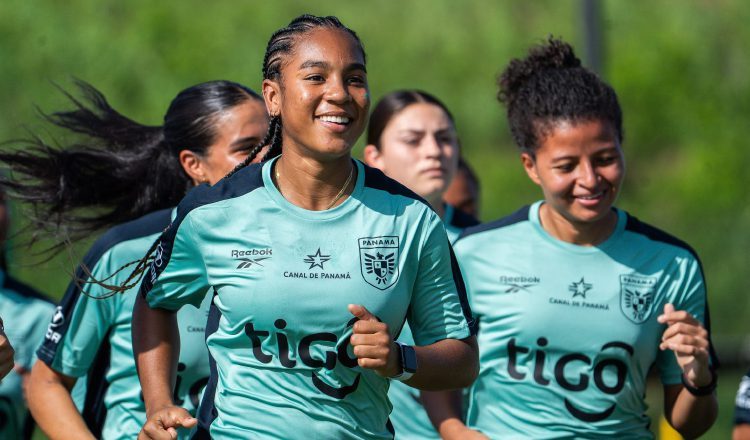 Jugadoras de Panamá en los entrenamientos con miras al partido contra Jamaica. Foto:FPF