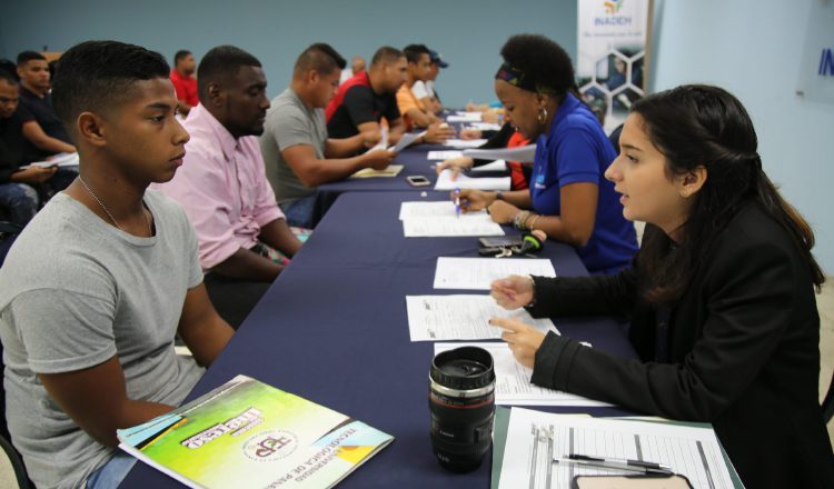 El desempleo e informalidad en Panamá afecta principalmente a los jóvenes y mujeres.  Cortesía 