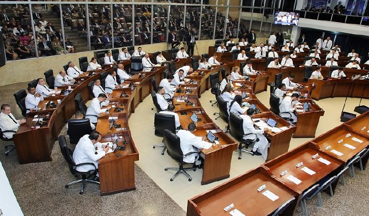 Dos diputados, hasta la fecha, han manifestado sus intenciones de presidir la Asamblea.  Cortesía 