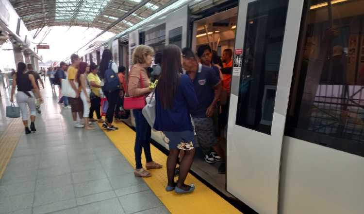 La demanda promedio de pasajeros diarios del metro se ha elevado este año en  forma exponencial debido al conflicto en Medio Oriente.  Pancho Paz