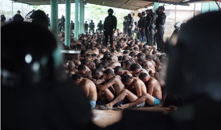 La Policía Nacional mantiene activos varios bloques de búsqueda a nivel nacional para dar con la ubicación de los 12 prófugos restantes.  Cortesía