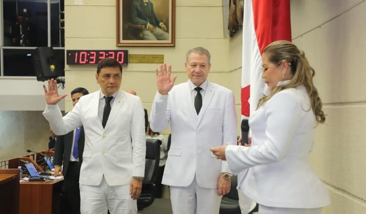 La nueva junta directiva está conformada por: Shirley Castañedas (presidenta), Manuel Cohen (primer vicepresidente) y Manuel Cheng (segundo vicepresidente).  Cortesía 