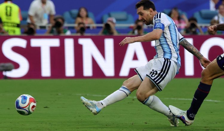 Lionel Messi es el capitán de Argentina. Foto: EFE