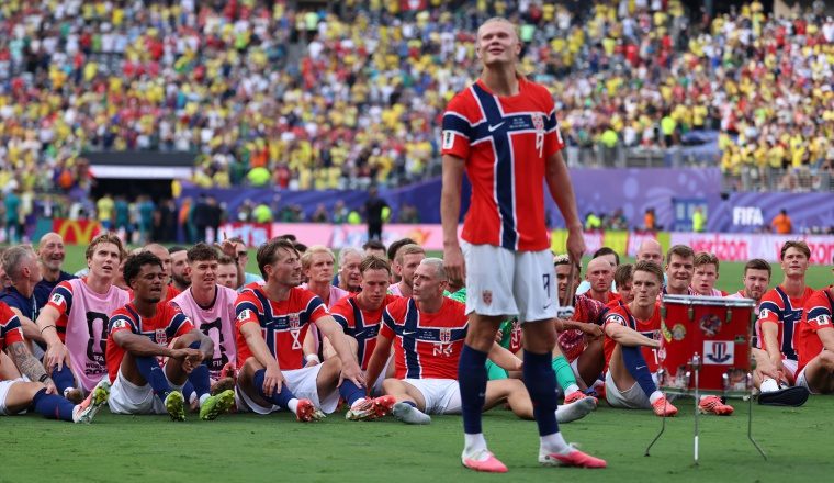 Erling Haaland y el festejo de remar de Noruega. Foto: EFE