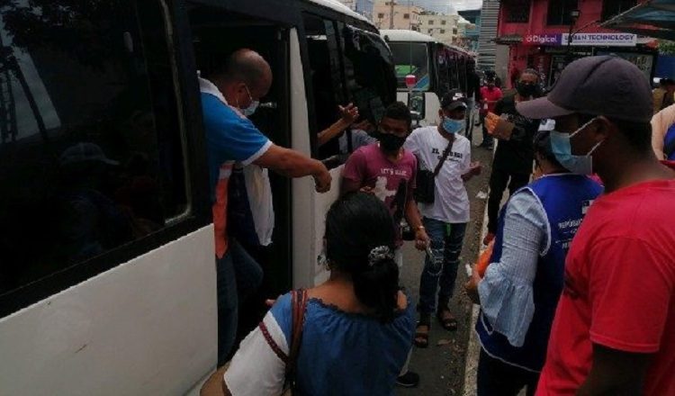 Los transportistas explicaron que, en los últimos meses, las ganancias han caído debido a la piratería.  Eric Montenegro