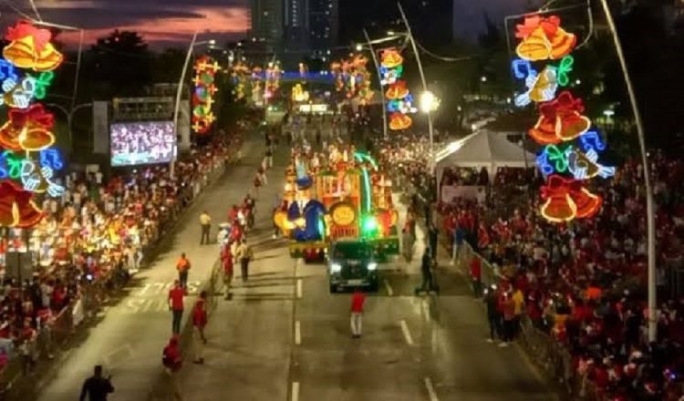 Los desfiles de Navidad ya tienen varios años celebrándose en la Cinta Costera, aunque la actual administración ha usado Calle 50.  Archivo