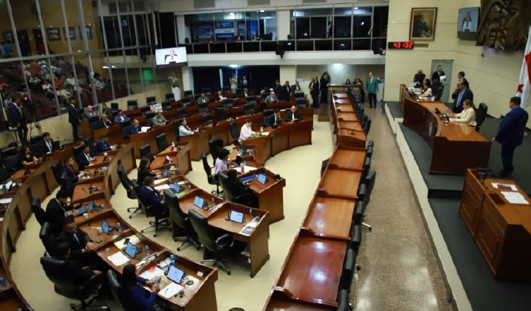Los diputados que permanezcan sin bancadas estarían en, por lo menos, uno de los 15 grupos.  Cortesía 