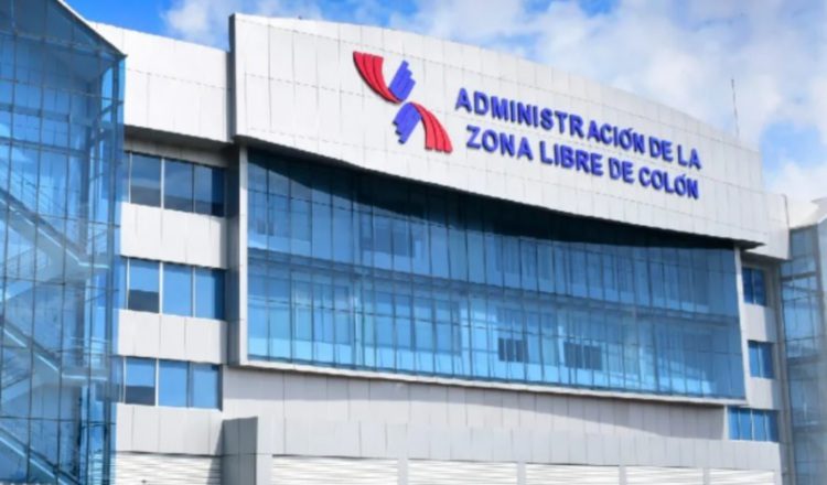 Edificio administrativo de la Zona Libre de Colón.  Cortesía