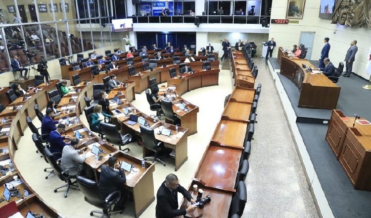 Los miembros de los grupos deberán elegir a su junta directiva.  Cortesía