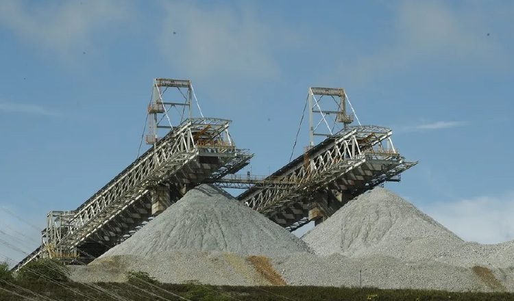 El Gobierno mantiene en evaluación distintas alternativas para hacer viable la reapertura de la operación. EFE