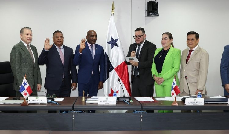 Acto de instalación de la Comisión de Presupuesto.  Cortesía 