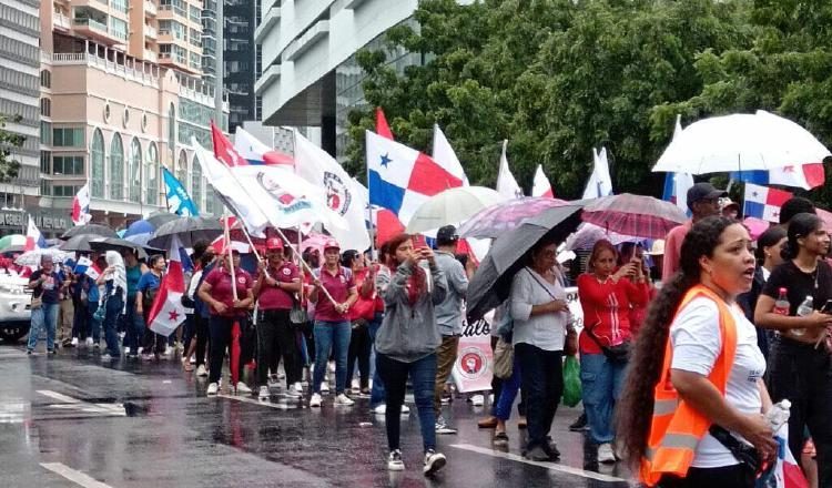 Aunque las mujeres son las que más estudian, no tienen las mismas oportunidades que los hombres al acceder al campo laboral.  Isabel Guzmán