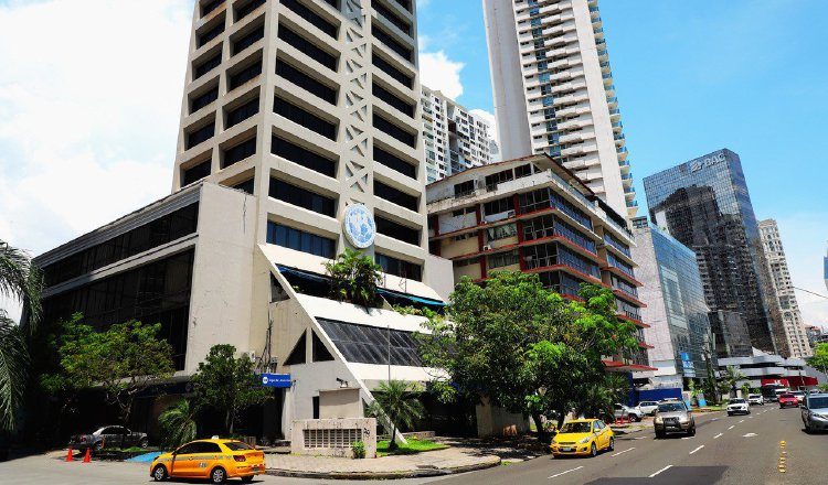 Sede central de la Dirección General de Ingresos (DGI) que se ubica entre calle 41 Este y Avenida Balboa, corregimiento de Bella Vista.  Cortesía