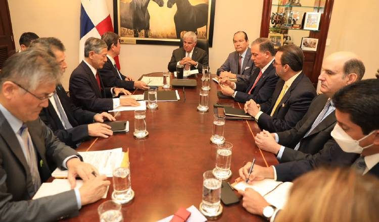 Los funcionarios conversaron sobre la licitación de puertos.  Cortesía
