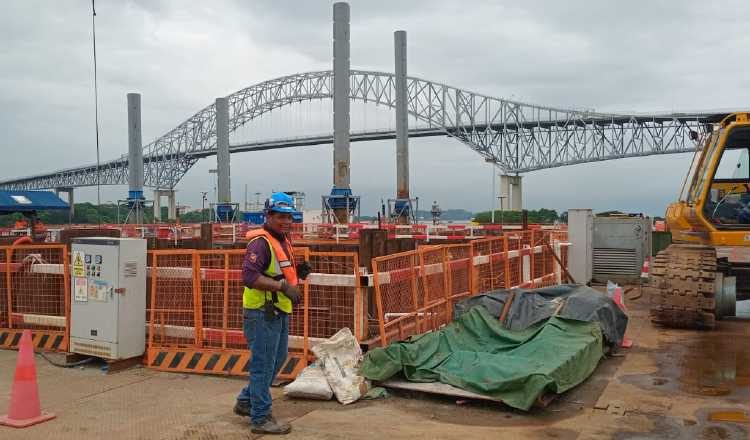 La construcción del cuarto puente sobre el Canal de Panamá es uno de los proyectos generadores de empleos que impulsa el Gobierno. Archivo