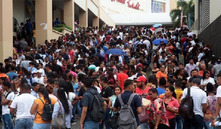 Jóvenes panameños enfrentan el desempleo y la informalidad.  Archivos