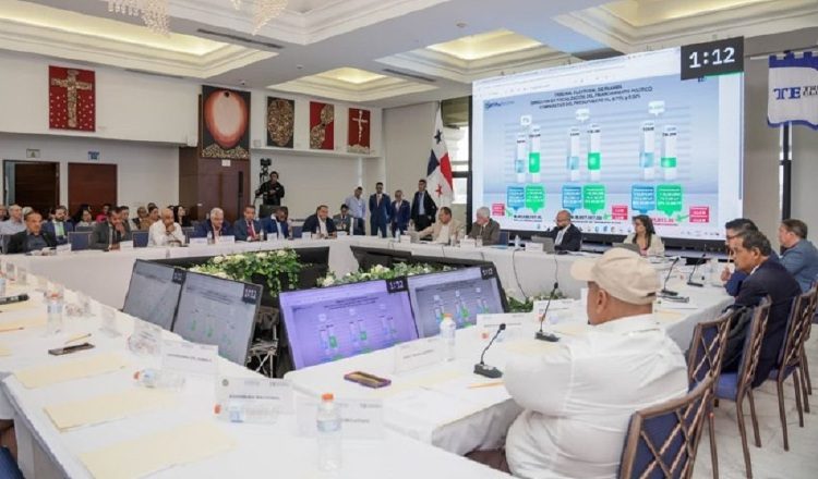 La Comisión Nacional de Reformas Electorales sesionó por un año para darle forma a las últimas reformas electorales. Archivo