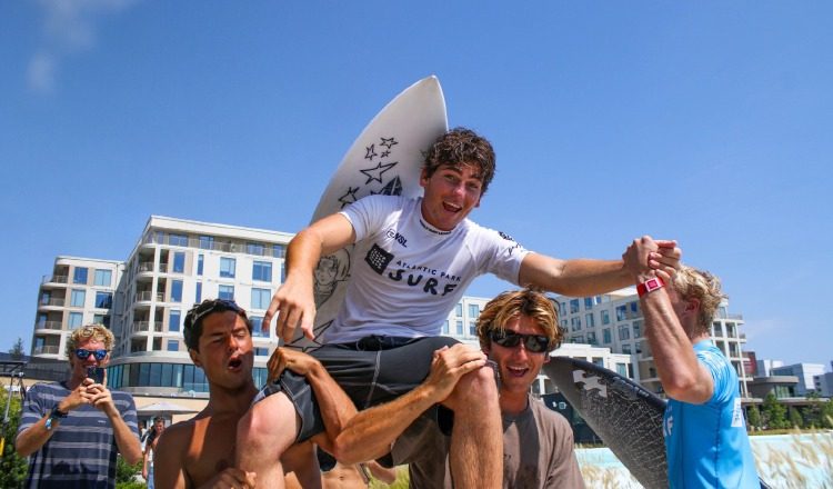 El surfista panameño Teo Grani. Foto: Cortesía