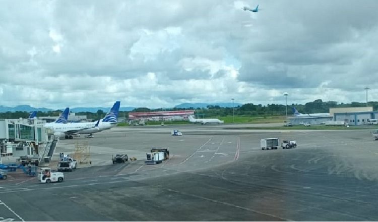 El aeropuerto internacional espera este año superar los 23 millones de pasajeros movilizados. La mayoría son personas en escala. Archivo